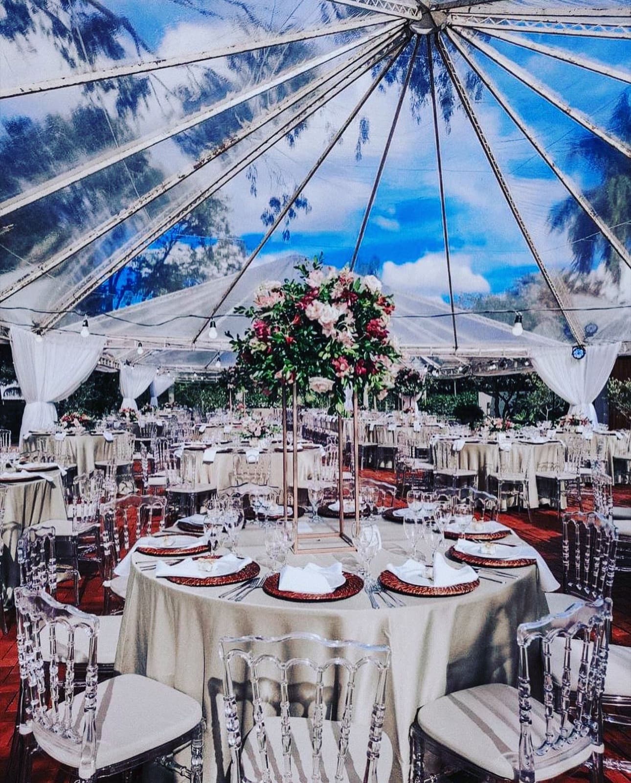 The Wedding Terrace decorado com flores para recepção de casamento